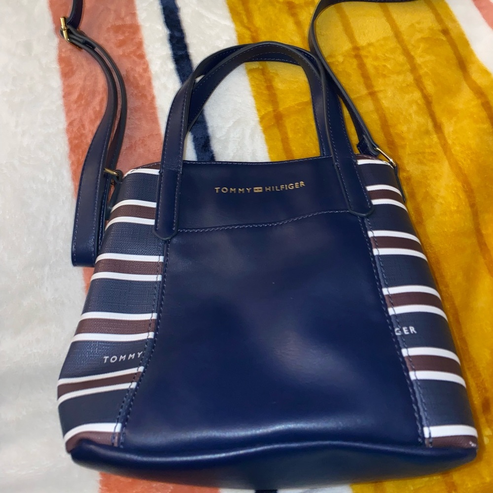 Tommy Hilfiger cross body and handbag 💙